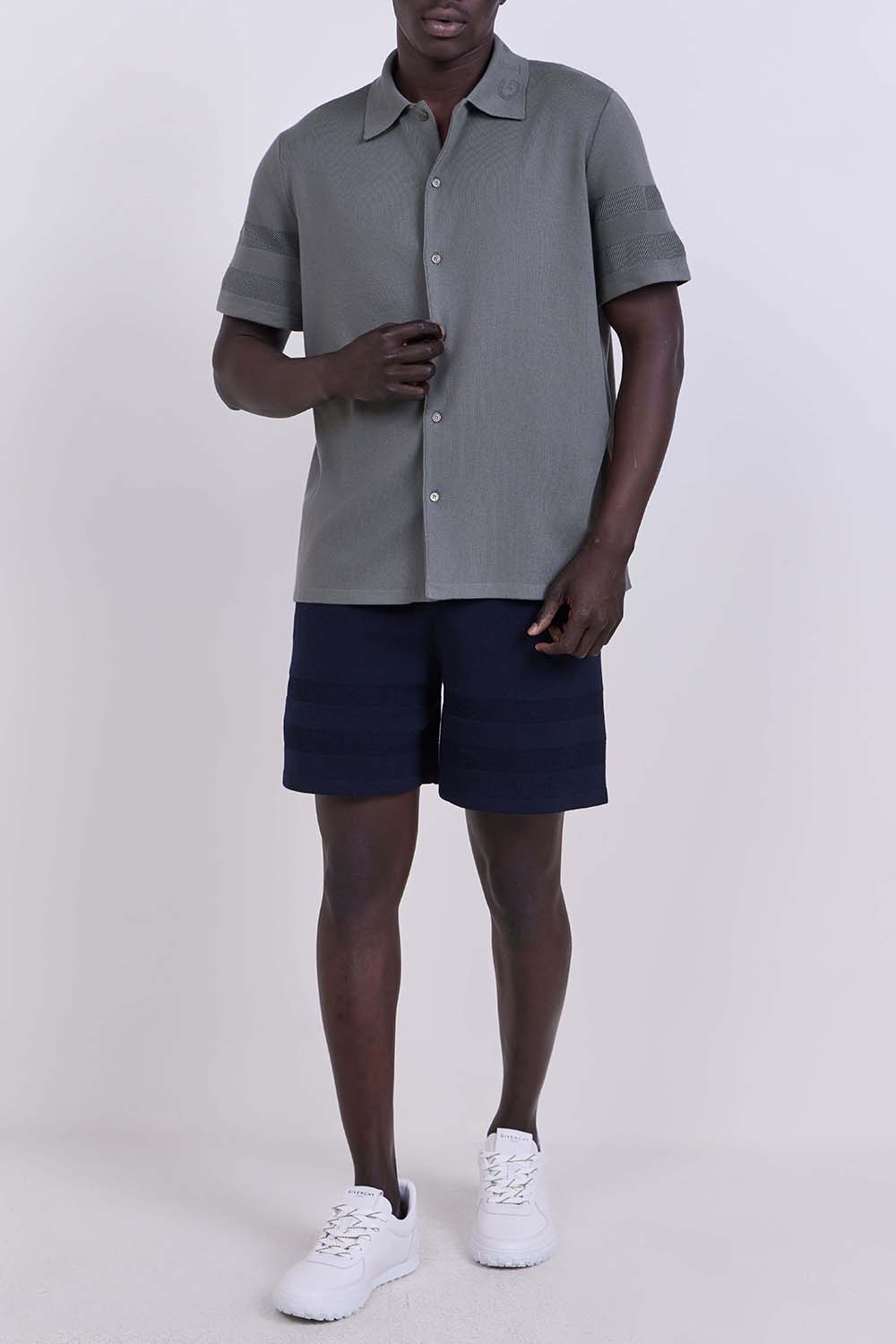 מכנסיים קצרים בגזרה משוחררת